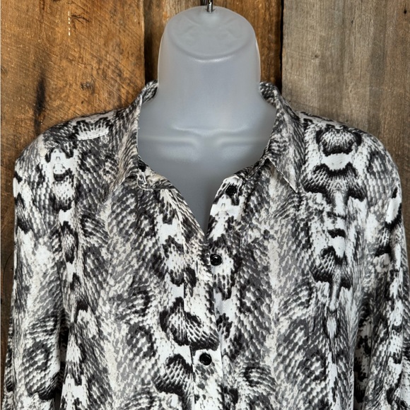 H&M Snakeskin Print Blouse - Size 8 - Picture 2 of 8